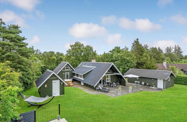 Lovely home in Hemmet with jacuzzi