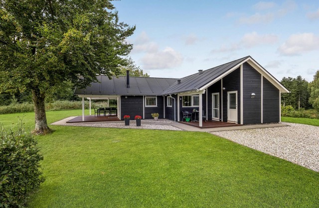 Lovely home in Hobro with WiFi
