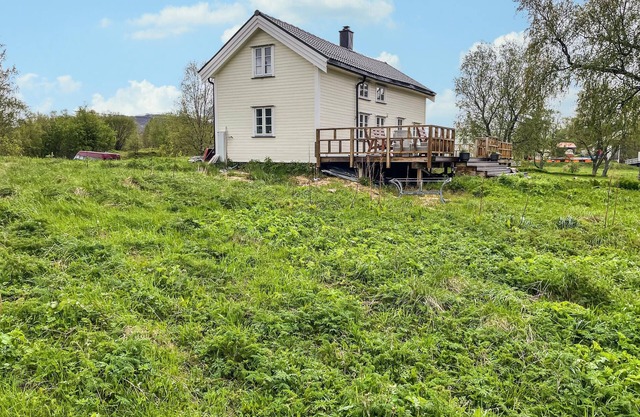 Lovely home in Inndyr with WiFi