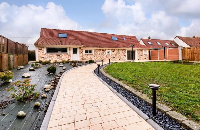 Lovely home in Ledinghem with WiFi