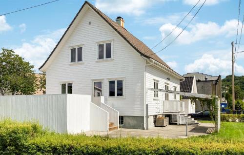 Lovely Home In Lyngdal With Wifi