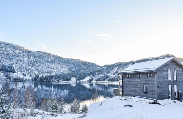 Lovely home in Masfjordnes with WiFi