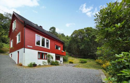 Lovely Home In Masfjordnes With Wifi