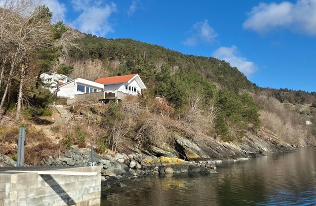 Lovely home in Mosterhamn with sauna