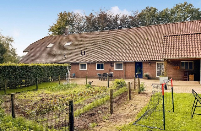 Lovely home in Putten with kitchen