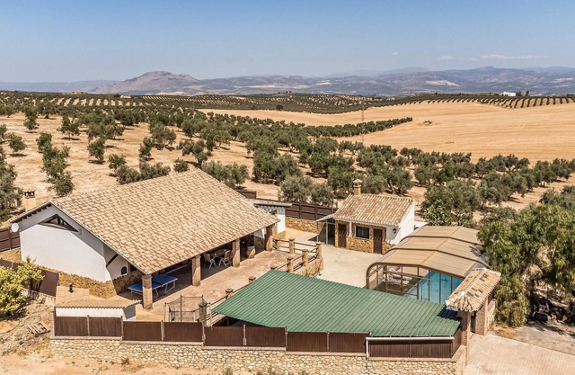 Lovely home in Salar with kitchen