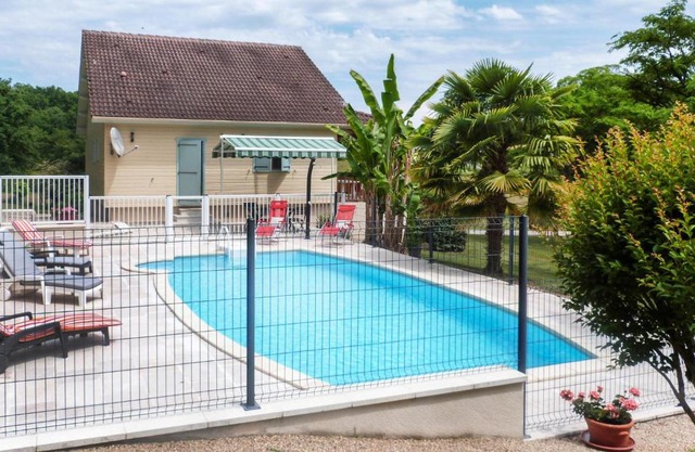 Lovely Home In Sceau-Saint-Angel