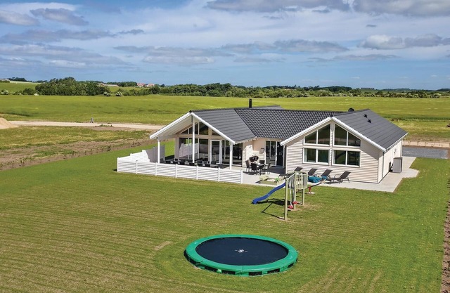Lovely home in Spøttrup with sauna