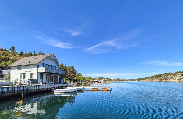 Lovely home in Urangsvåg