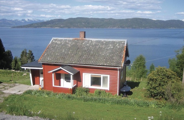 Lovely home in Vågstranda