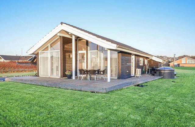 Lovely home in Vinderup with WiFi