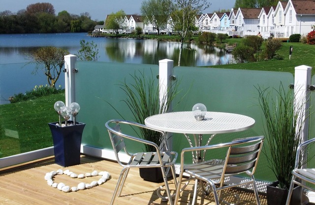 Lovely New-England Style Lodge with Stunning Lake Views