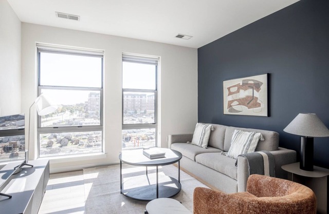 Lovely Potomac Yard City 1BR w/W/D & Gym, nr Airport, by Blueground