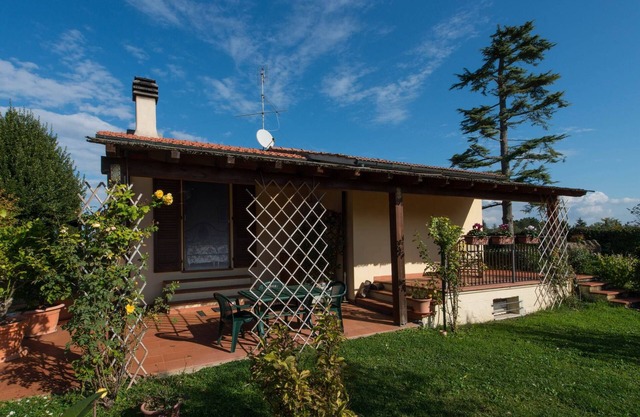 Lovely small villa in Colle Val Elsa,central Tuscany,private pool,garden,Wi-Fi,