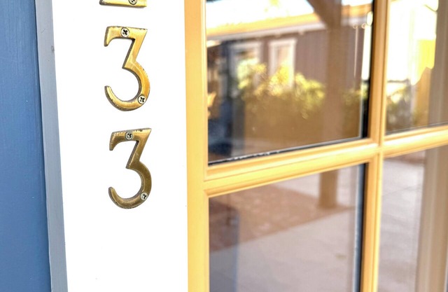 Lovely unit in tranquil N. Laguna Beach. Stone's throw to beach