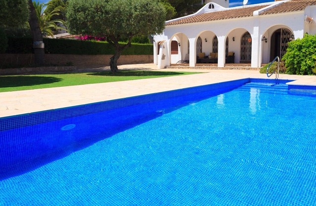Lovely villa with private pool & garden. Beach 100m · AirCon · VILLA BLAU MAR