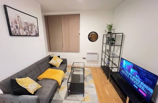Lovely, Welcoming Flat Just Steps from the Tube station