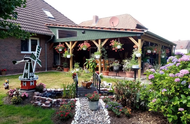 Lovingly furnished apartment is looking forward to young and old guests.