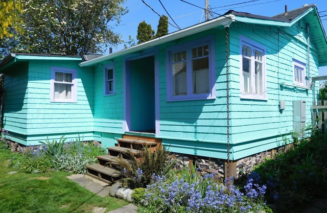 Lovingly Updated Detached Cottage In Walkable West Seattle Neighborhood