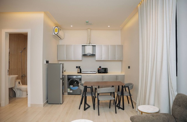 LP45.1 - Stylish 2BR Apartment in Al Arid