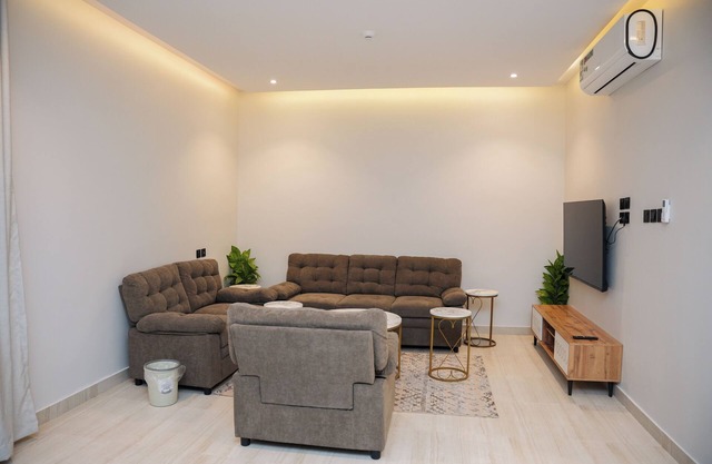 LP45.7 - Boutique 2BR Apartment in Al Arid