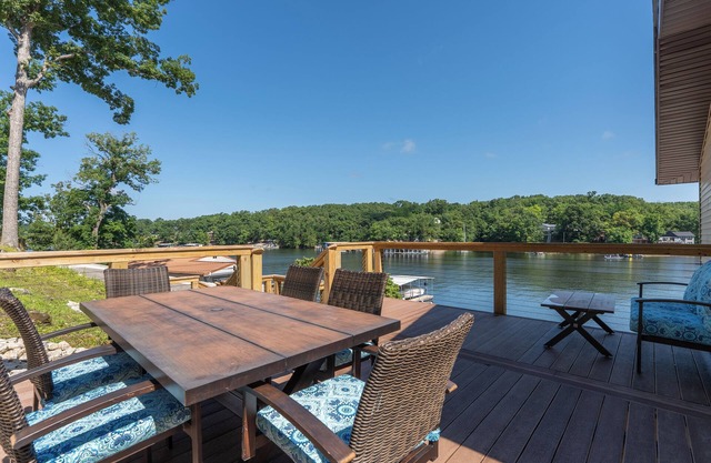 Lucky Duck Water's Edge stand alone 1-bedroom apartment in Lake Ozark, Missouri