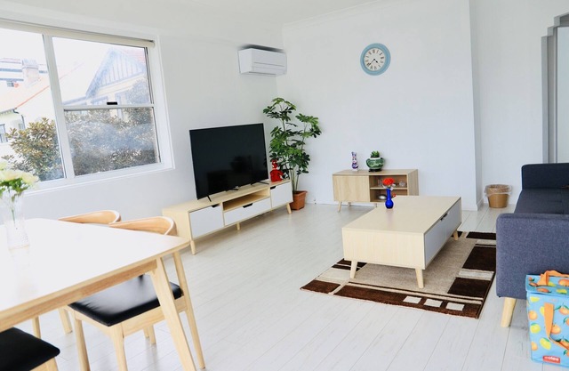 Lumen Harbour – Wake to Sydney’s Brightest Icons