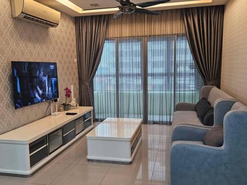 Luna Suites Mutiara Anggerik