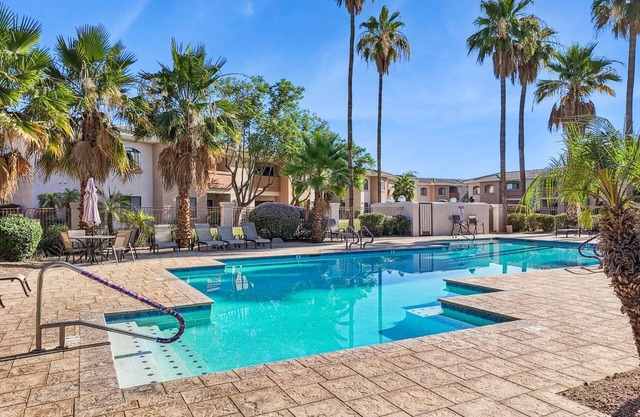 Lush 2-bedroom condo w/WiFi, AC, gym, near State Farm Arena, Shopping and more!