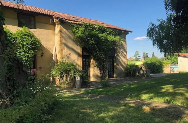 Lusso, accommodation in beautiful estate with swimming pool