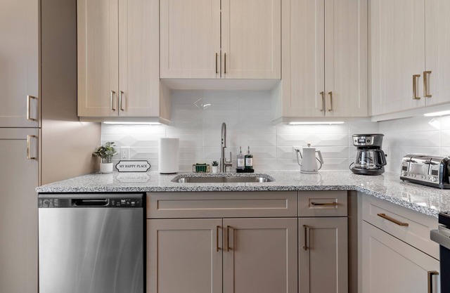 Lux King Suite | Gym | Pool | AC | Domain Mall