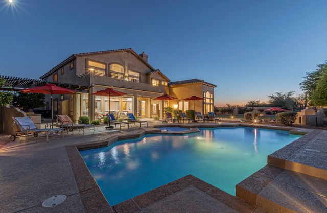 LUX Near Golf, Trails: Pvt POOL/Spa, Wood FP, Game Tbls, TVs All BRs, EV Charger