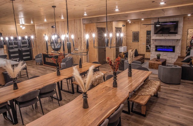 Luxe 12-BR Cabin - Indoor Pool, Theater, Sleeps 36