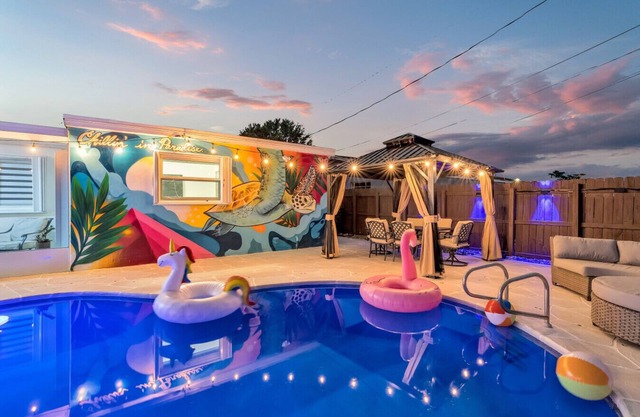 Luxe 4 BR Heated Pool | Hardrock | Stadium | Beach