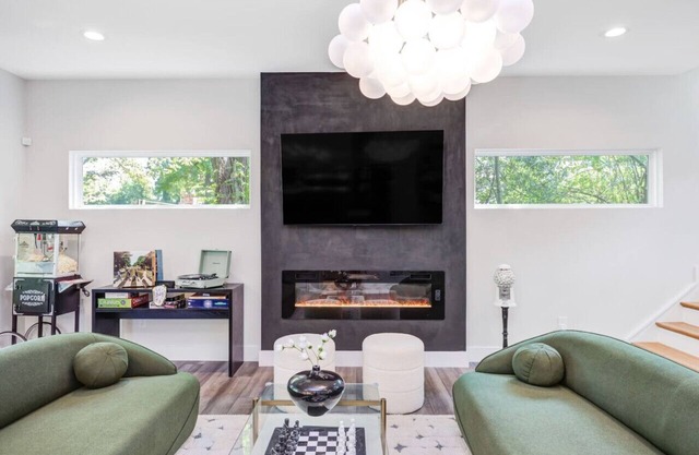 Luxe 5* Home 4 Mins Duke/DT w/King Beds, Fire Pit, Pool, Pet OK