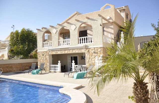 Luxe 6P Kindervriendelijke Villa met Zwembad, Airco, Internet Wifi, Alarm en BBQ