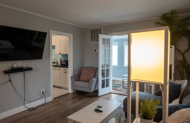 Luxe Chesapeake Cabin House near Lake