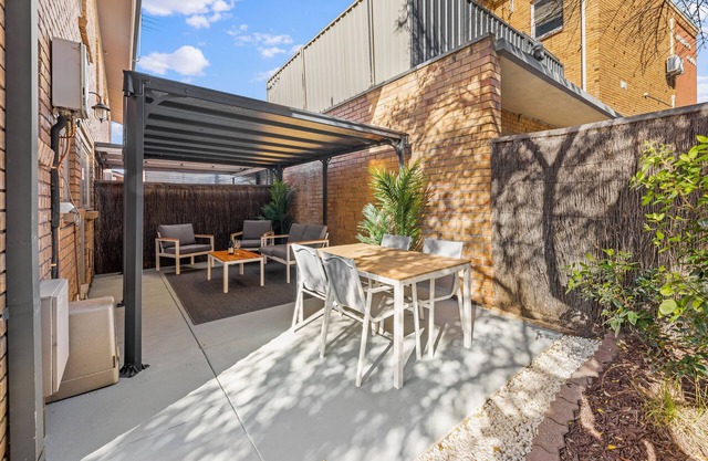 Luxe Glenelg No.10 | Beach, Backyard, Jetty Rd, Carport, BBQ, WiFi & Airport