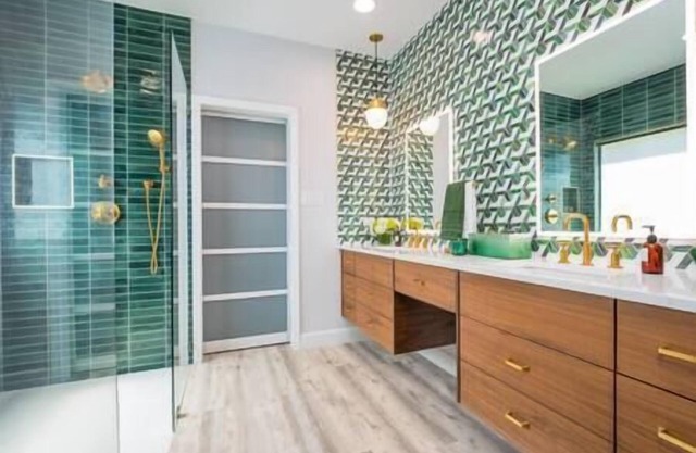 Luxe Home-Designer BTHRM-Covered Deck-Weber Grill