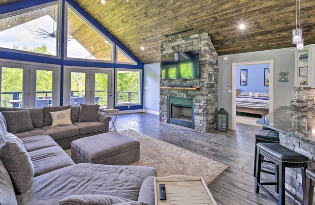 Luxe Lake Norris Home w/ Private Dock & Grill