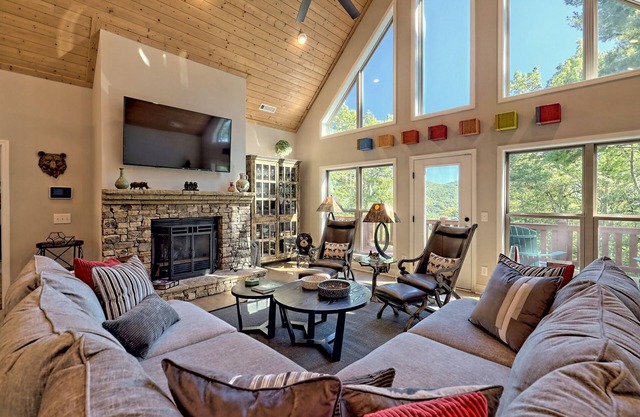 Luxe Mountain Top Home with Panoramic Views