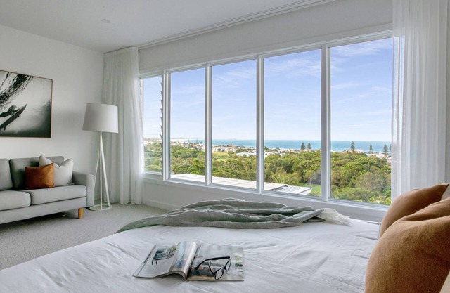 Luxe Paradise with sweeping Ocean Views & Pool