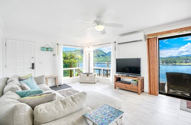 Luxe Private Cliffside Oasis at Kalapaki Beach!