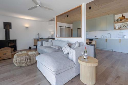 Luxe Scandinavian 2BR Retreat Near McLaren Vale