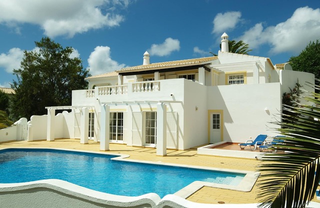 Luxury 4/5 Bed Villa with Private Pool, Sea, Golf and Lake Views