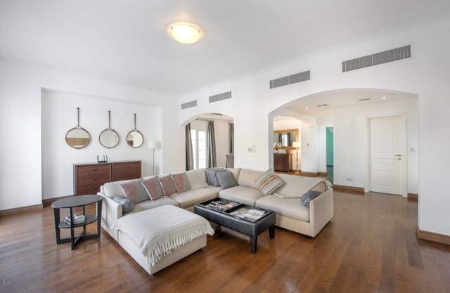 Luxuary family villa in the Lakes, with full maid service (UPDATED PHOTOS)