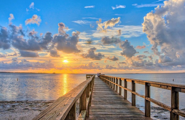 Luxuriate in TWO en Suite Masters; Family friendly; Roll-in Shower; Entry ramp!