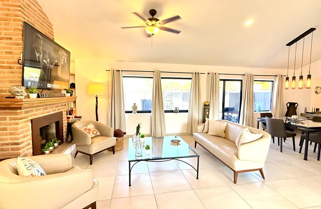 Luxurious Ajijic 2 Bedroom House - Huge Patio - Bikes - Gym - Pickleball Court