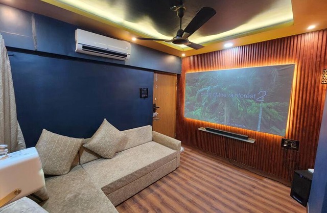 Luxurious 1 Bedroom Condo with Home Theater System