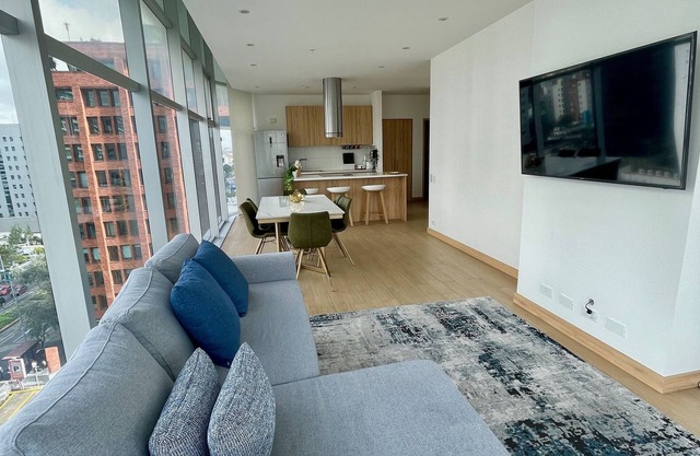 Luxurious 1-bedroom Condo in Iconic City Building at La Carolina, Quito